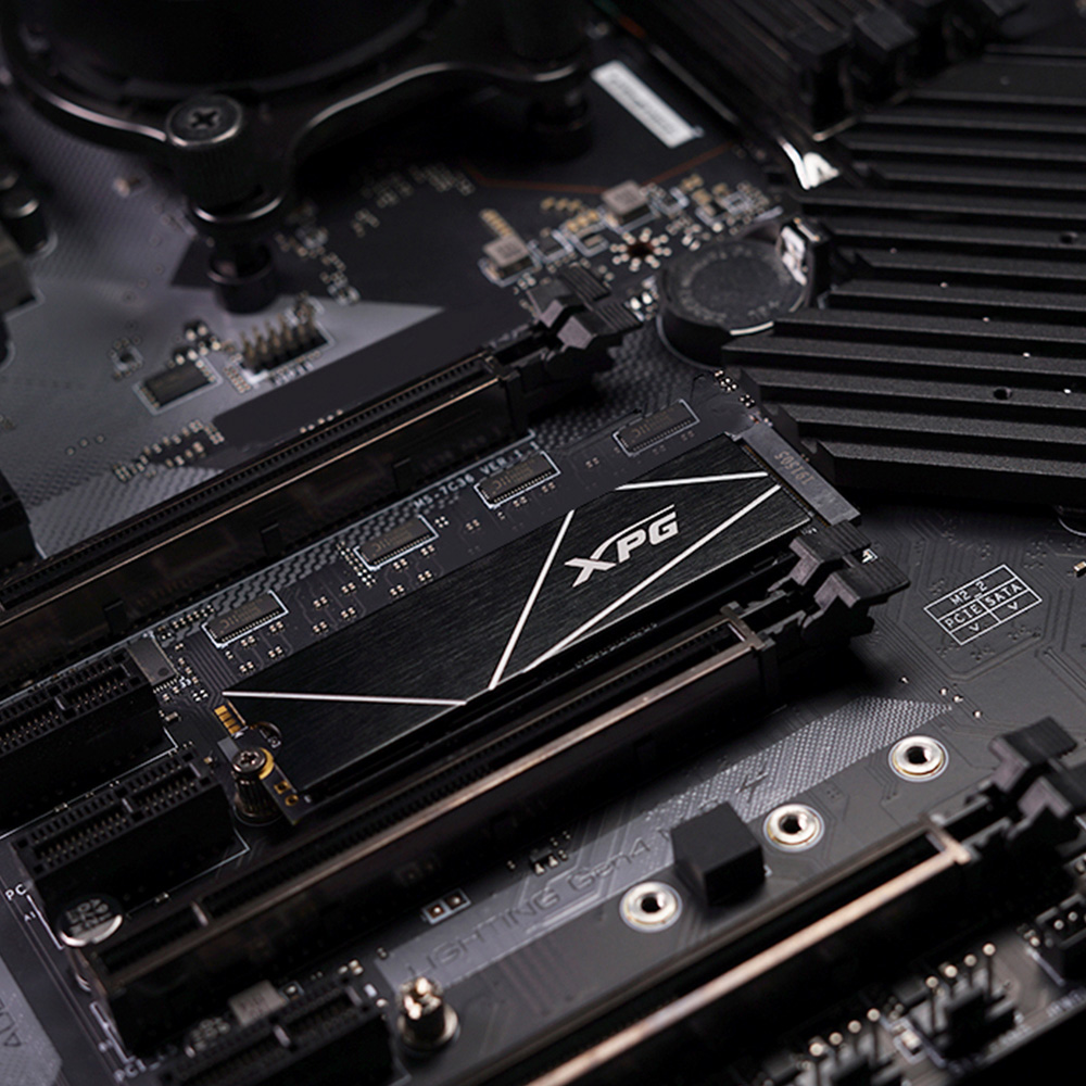 XPG S70 Blade (PCIe Gen4 | R/W Up to 7400/6800/MB/s | SLC & DRAM Cache | Aluminum Heatsink)